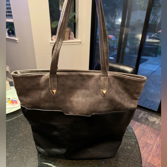 Madison west purse - Picture 4 of 10
